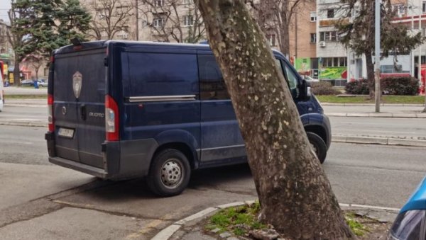 ДВА ХАПШЕЊА У НИШУ: Палицама напали таксисту, опљачкали га па побегли, у другом нападу избоден мушкарац