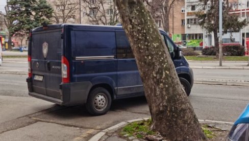 HAPŠENJE U NIŠU: Pijan pretio prolaznici da će baciti bombu koja mu je bila u ruci