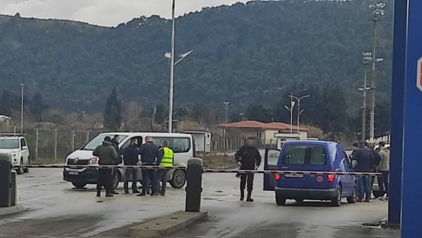 ПРВА ХАПШЕЊА ПОВОДОМ ШВЕРЦА ЦИГАРЕТА: Приведени цариник и возач камиона из луке Бар ПРВА ХАПШЕЊА ПОВОДОМ ШВЕРЦА ЦИГАРЕТА: Приведени цариник и возач камиона из луке Бар