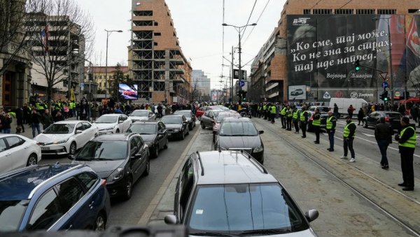 ТРАЖЕ ДОЗВОЛУ ЗА 1.200 ВОЗИЛА: Удружење грађана CarGO купило привредно друштво Нови такси Д.О.О - Савски Венац ТРАЖЕ ДОЗВОЛУ ЗА 1.200 ВОЗИЛА: Удружење грађана CarGO купило привредно друштво Нови такси Д.О.О - Савски Венац