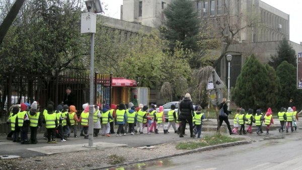 ВРТИЋИ ПОСКУПЕЛИ, РОДИТЕЉИ ПЛАЋАЈУ ПО СТАРИМ ЦЕНАМА: У Великом Градишту нове економске надокнаде за боравак у објектима ПУ Мајски цвет ВРТИЋИ ПОСКУПЕЛИ, РОДИТЕЉИ ПЛАЋАЈУ ПО СТАРИМ ЦЕНАМА: У Великом Градишту нове економске надокнаде за боравак у објектима ПУ Мајски цвет