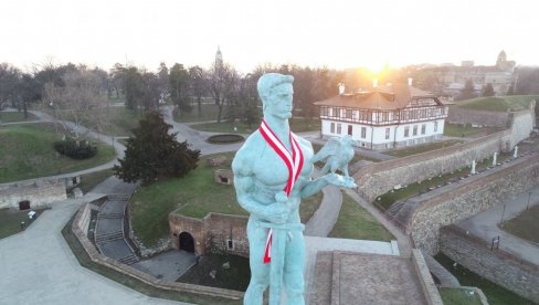 POBEDNIK NA KALEMEGDANU: Spomenik koji gleda u budućnost POBEDNIK NA KALEMEGDANU: Spomenik koji gleda u budućnost
