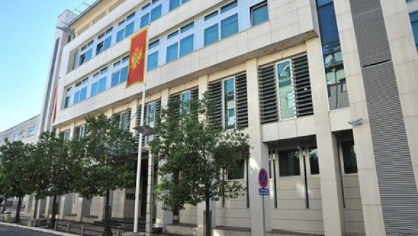 СА 2.000 ЕВРА У ЏЕПУ НЕМА БРИГЕ: Већина запослених у Влади Црне Горе и државној администрацији заради више од две просечне плате СА 2.000 ЕВРА У ЏЕПУ НЕМА БРИГЕ: Већина запослених у Влади Црне Горе и државној администрацији заради више од две просечне плате