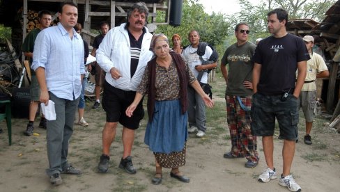 OPLJAČKAN GLUMAC IZ SERIJE SELO GORI, A BABA SE ČEŠLJA: Na krsnu slavu mu ukrali dedovinu i naneli ogromnu štetu