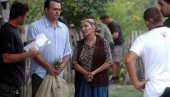 СЕРИЈА КОЈА ЈЕ ОБАРАЛА СВЕ РЕКОРДЕ ГЛЕДАНОСТИ: Завирите иза камера, ево како је снимано Село гори, а баба се чешља (ФОТО) СЕРИЈА КОЈА ЈЕ ОБАРАЛА СВЕ РЕКОРДЕ ГЛЕДАНОСТИ: Завирите иза камера, ево како је снимано Село гори, а баба се чешља (ФОТО)