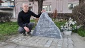 СТЕНА ЗА БОЈАНА ПЕРАЋА: Подигнуто спомен-обележје на месту погибије у Земуну СТЕНА ЗА БОЈАНА ПЕРАЋА: Подигнуто спомен-обележје на месту погибије у Земуну
