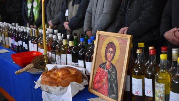 НАЈБОЉЕ ЦРВЕНО ВИНО ИЗ МЕЛЕНАЦА: У суботу у Иђошу код Кикинде „Дани вина“ НАЈБОЉЕ ЦРВЕНО ВИНО ИЗ МЕЛЕНАЦА: У суботу у Иђошу код Кикинде „Дани вина“