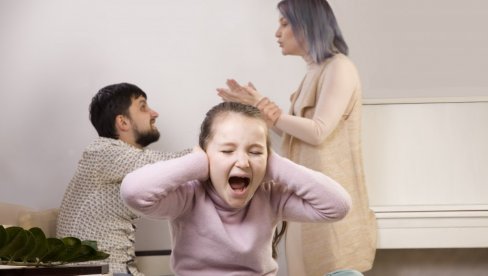 SVAĐA ZBOG VEČERE IH POSLALA U ZATVOR: Nesvakidašnja priča iz komšiluka SVAĐA ZBOG VEČERE IH POSLALA U ZATVOR: Nesvakidašnja priča iz komšiluka