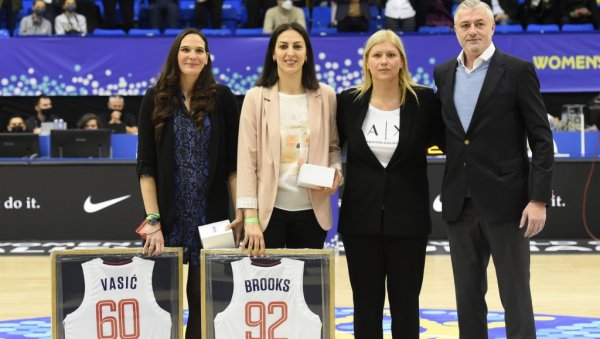 ОДЛАЗАК У ЛЕГЕНДУ: Хвала Соња, хвала Јелена! (ФООТО) ОДЛАЗАК У ЛЕГЕНДУ: Хвала Соња, хвала Јелена! (ФООТО)