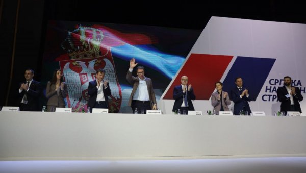 НАПРЕДЊАЦИ ДОНЕЛИ ОДЛУКУ Брнабић: Излазимо на изборе са листом Александар Вучић – заједно можемо све НАПРЕДЊАЦИ ДОНЕЛИ ОДЛУКУ Брнабић: Излазимо на изборе са листом Александар Вучић – заједно можемо све