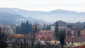 ПРЕДАО ПУШКУ ПА НАПАО ПОЛИЦИЈУ: Хапшење у полицијској станици на Цетињу ПРЕДАО ПУШКУ ПА НАПАО ПОЛИЦИЈУ: Хапшење у полицијској станици на Цетињу