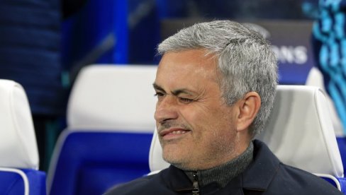 KO JE, BRE, KLOVN? Nemanja Matić otkrio Murinjov govor na poluvremenu koji je upropastio šampionsko slavlje Mančester sitija KO JE, BRE, KLOVN? Nemanja Matić otkrio Murinjov govor na poluvremenu koji je upropastio šampionsko slavlje Mančester sitija