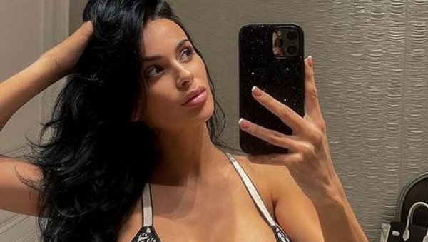 ТРУДНА ХРВАТИЦА ДИВЉАЛА ПО ПУТУ: Заносну жену фудбалера зауставила полиција (ФОТО/ВИДЕО) ТРУДНА ХРВАТИЦА ДИВЉАЛА ПО ПУТУ: Заносну жену фудбалера зауставила полиција (ФОТО/ВИДЕО)