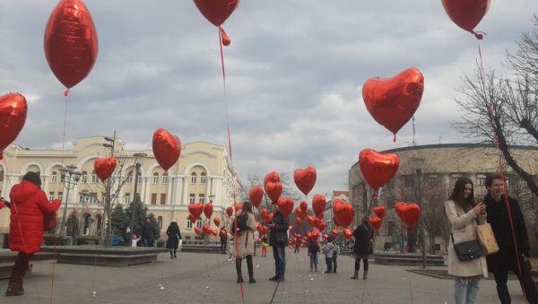 МАРКЕ НЕМАМ, А ВОЛИМ ЈЕ: Бањалучанин поруком на аутомобилу изненадио суграђане (ФОТО) МАРКЕ НЕМАМ, А ВОЛИМ ЈЕ: Бањалучанин поруком на аутомобилу изненадио суграђане (ФОТО)