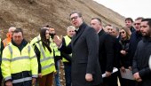 ПРЕДСЕДНИК ВУЧИЋ: За разлику од оних који обећавају рушење, ми градимо и снажимо државу ПРЕДСЕДНИК ВУЧИЋ: За разлику од оних који обећавају рушење, ми градимо и снажимо државу