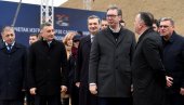 ВИДИМ ДА ИМ НИЈЕ ДОСАДНО: Вучић о протестима испред Председништва ВИДИМ ДА ИМ НИЈЕ ДОСАДНО: Вучић о протестима испред Председништва