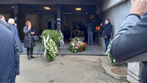 ЈЕЦАЈИ НА САХРАНИ СНЕЖАНЕ ПАНТИЋ: Потресне сцене на испраћају легенде српског каратеа ЈЕЦАЈИ НА САХРАНИ СНЕЖАНЕ ПАНТИЋ: Потресне сцене на испраћају легенде српског каратеа