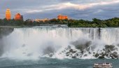 НИЈАГАРИНИ ВОДОПАДИ У БОЈАМА СРПСКЕ ТРОБОЈКЕ: Дан државности биће обележен и у Канади НИЈАГАРИНИ ВОДОПАДИ У БОЈАМА СРПСКЕ ТРОБОЈКЕ: Дан државности биће обележен и у Канади