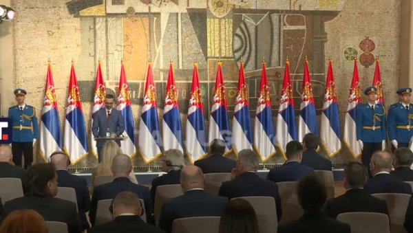 ОДЛИКОВАЊЕ И ПАРТИЗАНУ: Вучић уручио ордење црно-белима, породици Дуде Ивковића, легендама бокса и џудоа... ОДЛИКОВАЊЕ И ПАРТИЗАНУ: Вучић уручио ордење црно-белима, породици Дуде Ивковића, легендама бокса и џудоа...