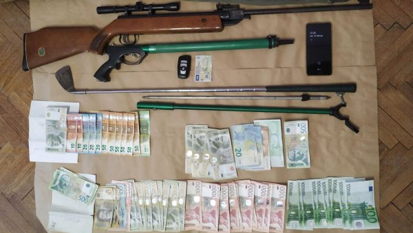 АКЦИЈА ПОЛИЦИЈЕ У ПАНЧЕВУ: У више одвојених акција пронашла дрогу, оружје... АКЦИЈА ПОЛИЦИЈЕ У ПАНЧЕВУ: У више одвојених акција пронашла дрогу, оружје...