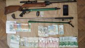 AKCIJA POLICIJE U PANČEVU: U više odvojenih akcija pronašla drogu, oružje... AKCIJA POLICIJE U PANČEVU: U više odvojenih akcija pronašla drogu, oružje...