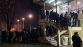 И ЛАЗАРЕВАЦ УЗ ВУЧИЋА: Грађани се окупили да искажу подршку председнику (ФОТО) И ЛАЗАРЕВАЦ УЗ ВУЧИЋА: Грађани се окупили да искажу подршку председнику (ФОТО)