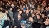 NOVA VEST IZ ŠTABA SNS: Više od 10 hiljada građana već je potpisalo podršku listi Aleksandar Vučić - Zajedno možemo sve NOVA VEST IZ ŠTABA SNS: Više od 10 hiljada građana već je potpisalo podršku listi Aleksandar Vučić - Zajedno možemo sve