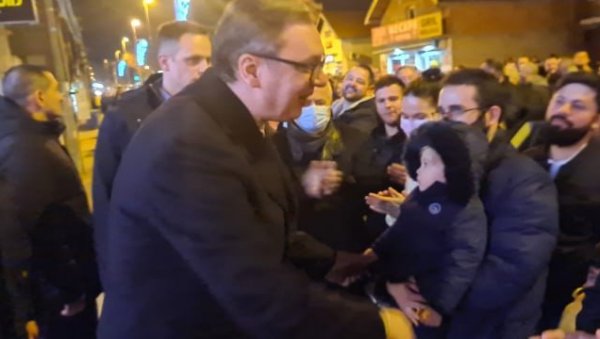 ВУЧИЋ СЕ ОБРАТИО ГРАЂАНИМА БОРЧЕ: Бескрајно вам хвала, без вас не бисмо могли! (ВИДЕО) ВУЧИЋ СЕ ОБРАТИО ГРАЂАНИМА БОРЧЕ: Бескрајно вам хвала, без вас не бисмо могли! (ВИДЕО)