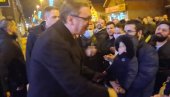 VUČIĆ SE OBRATIO GRAĐANIMA BORČE: Beskrajno vam hvala, bez vas ne bismo mogli! (VIDEO) VUČIĆ SE OBRATIO GRAĐANIMA BORČE: Beskrajno vam hvala, bez vas ne bismo mogli! (VIDEO)