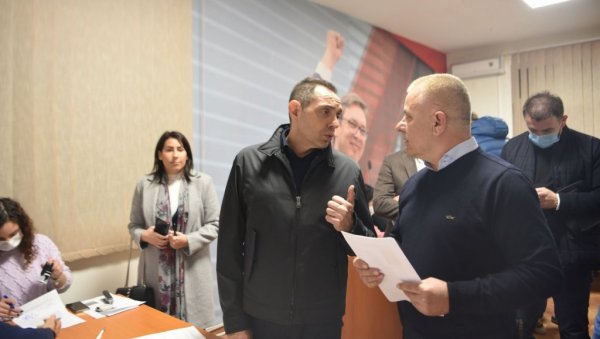АЛЕКСАНДАР ВУЛИН: Подршка изборној листи Александар Вучић- Заједно можемо све, предстоје нам изузетно важни избори АЛЕКСАНДАР ВУЛИН: Подршка изборној листи Александар Вучић- Заједно можемо све, предстоје нам изузетно важни избори