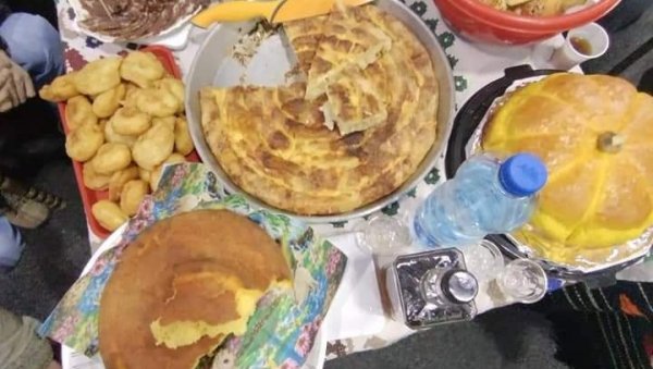 КРАЈИШКИ СПЕЦИЈАЛИТЕТИ И ГРМЕЧКА РАКИЈА: Завирите на Сајам завичаја у Новом Саду (ФОТО) КРАЈИШКИ СПЕЦИЈАЛИТЕТИ И ГРМЕЧКА РАКИЈА: Завирите на Сајам завичаја у Новом Саду (ФОТО)
