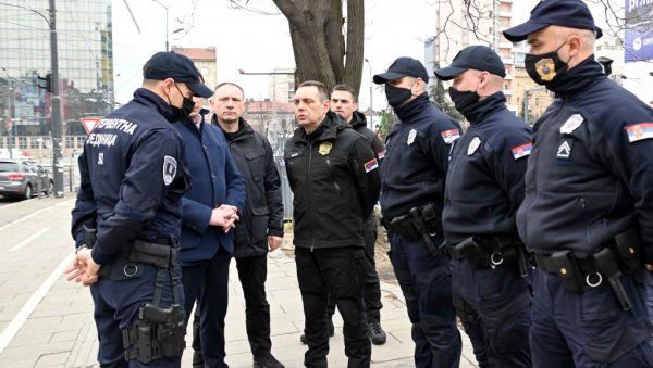 ВУЛИН ОБИШАО ИНТЕРВЕНТНУ ЈЕДИНИЦУ: У сваком тренутку спремни да заштите грађане и осигурају безбедност ВУЛИН ОБИШАО ИНТЕРВЕНТНУ ЈЕДИНИЦУ: У сваком тренутку спремни да заштите грађане и осигурају безбедност