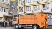 НОВИ СМЕЋАРАЦ ЗА ЈКП МЛАДЕНОВАЦ: Градска чистоћа донирала возило приградској општини НОВИ СМЕЋАРАЦ ЗА ЈКП МЛАДЕНОВАЦ: Градска чистоћа донирала возило приградској општини