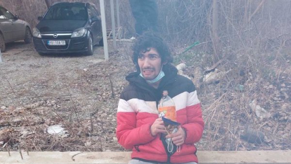 ПРОНАЂЕН АНЂЕЛО МИЈАИЛОВИЋ (27): Несталог младића речна полиција затекла код Остружничког моста ПРОНАЂЕН АНЂЕЛО МИЈАИЛОВИЋ (27): Несталог младића речна полиција затекла код Остружничког моста