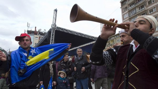 ЦРНА ТАЧКА ЕВРОПЕ: Приштина узалуд слави годишњицу самопроглашења такозваног Косова, већ 14 година влада безакоње ЦРНА ТАЧКА ЕВРОПЕ: Приштина узалуд слави годишњицу самопроглашења такозваног Косова, већ 14 година влада безакоње