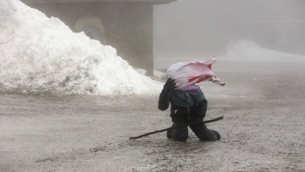 СНАЖНА ОЛУЈА У НЕМАЧКОЈ: Хаос у Хамбургу, у Берлину проглашено ванредно стање СНАЖНА ОЛУЈА У НЕМАЧКОЈ: Хаос у Хамбургу, у Берлину проглашено ванредно стање