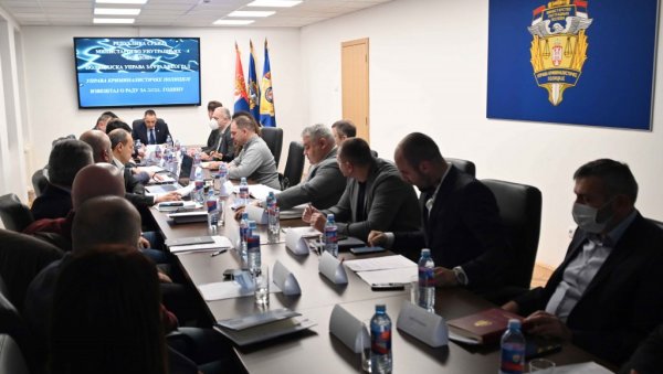 ВУЛИН ПОХВАЛИО РАД БЕОГРАДСКЕ ПОЛИЦИЈЕ: Број кривичних дела у престоници смањен за 14 одсто ВУЛИН ПОХВАЛИО РАД БЕОГРАДСКЕ ПОЛИЦИЈЕ: Број кривичних дела у престоници смањен за 14 одсто