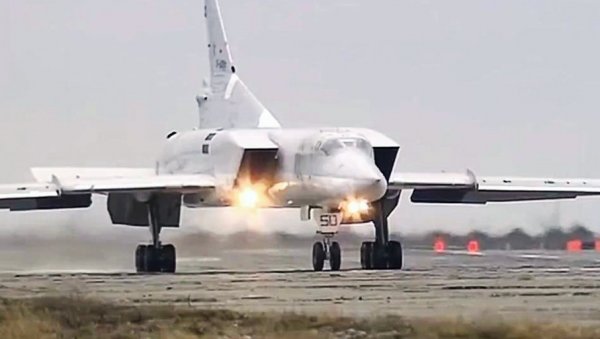 РУСКИ ТУПОЉЕВИ КРСТАРЕ НАД МЕДИТЕРАНОМ: Ево шта су главни приоритети за суперсоничне бомбардере (ВИДЕО) РУСКИ ТУПОЉЕВИ КРСТАРЕ НАД МЕДИТЕРАНОМ: Ево шта су главни приоритети за суперсоничне бомбардере (ВИДЕО)