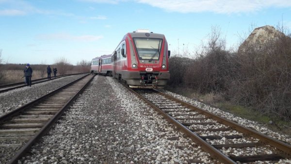 ОГЛАСИО СЕ СРБИЈАВОЗ: На возу Овча-Ресник избио пожар, ситуација нормализована ОГЛАСИО СЕ СРБИЈАВОЗ: На возу Овча-Ресник избио пожар, ситуација нормализована