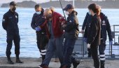 ЕВАКУИСАНИ ПУТНИЦИ СА ТРАЈЕКТА: Једна особа пребачена у болницу након пожара (ВИДЕО) ЕВАКУИСАНИ ПУТНИЦИ СА ТРАЈЕКТА: Једна особа пребачена у болницу након пожара (ВИДЕО)