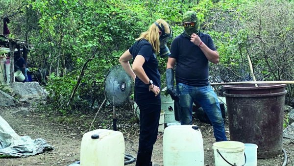 МАРИЈАНА ВАН ЗЕЛЕР У ЛОВУ НА КРИМИНАЛЦЕ: Друга сезона документарног серијала Илегална трговина на каналу Национална географија МАРИЈАНА ВАН ЗЕЛЕР У ЛОВУ НА КРИМИНАЛЦЕ: Друга сезона документарног серијала Илегална трговина на каналу Национална географија