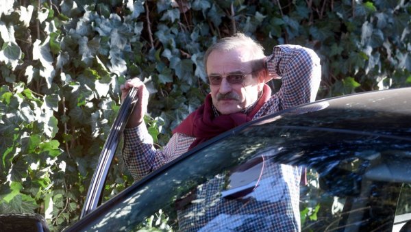 АМБАСАДОР ХРВАТСКЕ О ПОЖАРУ У РЕЗИДЕНЦИЈИ: Мој пас је био унутра, још ми не дају да уђем (ФОТО) АМБАСАДОР ХРВАТСКЕ О ПОЖАРУ У РЕЗИДЕНЦИЈИ: Мој пас је био унутра, још ми не дају да уђем (ФОТО)
