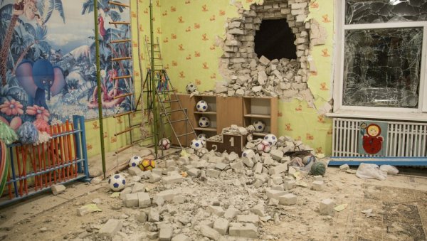 У ДОНБАСУ ЕВАКУАЦИЈА, ПУЦА СЕ НА ОБЕ СТРАНЕ: Званични Кијев демантује Британце који објављују могући план напада Русије на Украјину У ДОНБАСУ ЕВАКУАЦИЈА, ПУЦА СЕ НА ОБЕ СТРАНЕ: Званични Кијев демантује Британце који објављују могући план напада Русије на Украјину