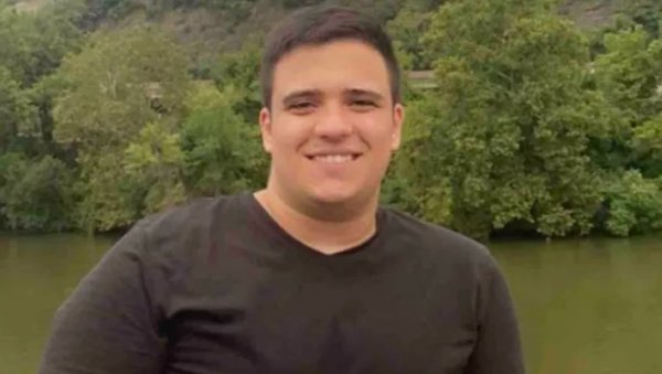 СРБИН (20) ПОГИНУО У СТРАВИЧНОЈ НЕСРЕЋИ У АМЕРИЦИ: Настрадао на мајчин рођендан надомак куће у Пенсилванији СРБИН (20) ПОГИНУО У СТРАВИЧНОЈ НЕСРЕЋИ У АМЕРИЦИ: Настрадао на мајчин рођендан надомак куће у Пенсилванији