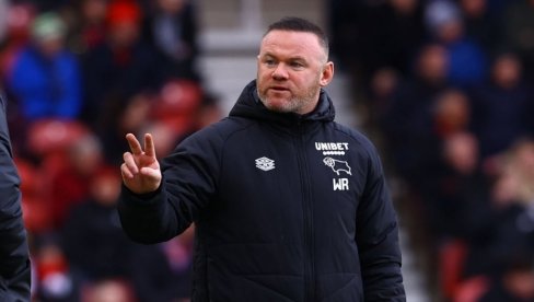 ДА, ГЛУВ САМ... Вејн Руни шокирао Енглеску