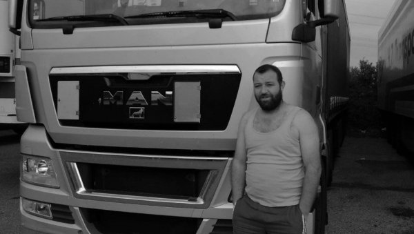 ХОЋЕ ДА ЗАРАДИ НА СМРТИ СРБИНА: Објавио да је Душан страдао током пљачке, тражи новац за помоћ породици преминулог (ФОТО) ХОЋЕ ДА ЗАРАДИ НА СМРТИ СРБИНА: Објавио да је Душан страдао током пљачке, тражи новац за помоћ породици преминулог (ФОТО)