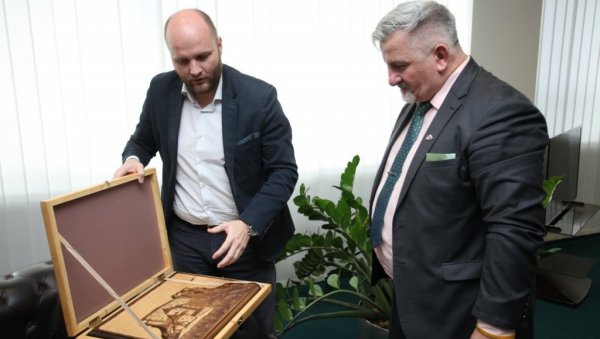 ЗА НАС ЈЕ КОСОВО ДЕО СРБИЈЕ: Министар одбране Словачке о захтевима ЕУ за признање наше јужне покрајине ЗА НАС ЈЕ КОСОВО ДЕО СРБИЈЕ: Министар одбране Словачке о захтевима ЕУ за признање наше јужне покрајине
