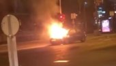GOREO AUTOMOBIL NA NOVOM BEOGRADU: Buktinja nasred ulice, širi se gust dim (FOTO) GOREO AUTOMOBIL NA NOVOM BEOGRADU: Buktinja nasred ulice, širi se gust dim (FOTO)