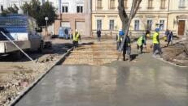 У ПАНЧЕВУ СУ У ТОКУ РАДОВИ ИСПРЕД НАРОДНОГ МУЗЕЈА: Ново дечје игралиште у градском парку У ПАНЧЕВУ СУ У ТОКУ РАДОВИ ИСПРЕД НАРОДНОГ МУЗЕЈА: Ново дечје игралиште у градском парку