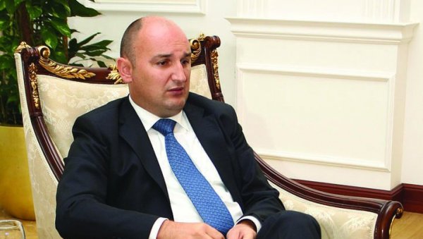 ОПТУЖБЕ ЗБОГ КРЕДИТА: Бивши премијер РС пред судијом бањалучког Окружног суда ОПТУЖБЕ ЗБОГ КРЕДИТА: Бивши премијер РС пред судијом бањалучког Окружног суда